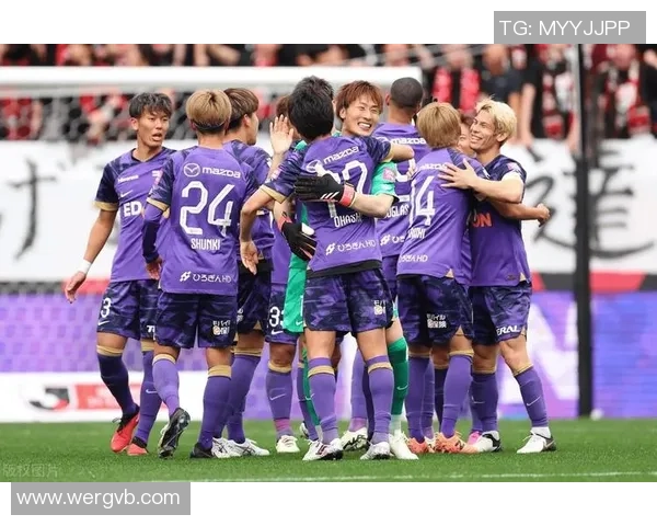 广岛三箭对战名古屋鲸八精彩直播全程回顾与分析